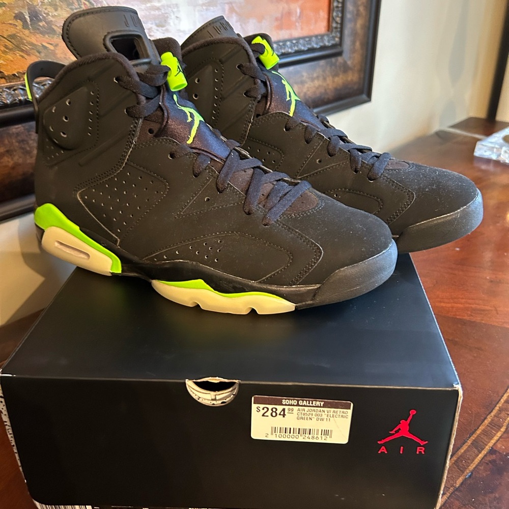 Jordan Retro Sneakers Box in Black and Gray